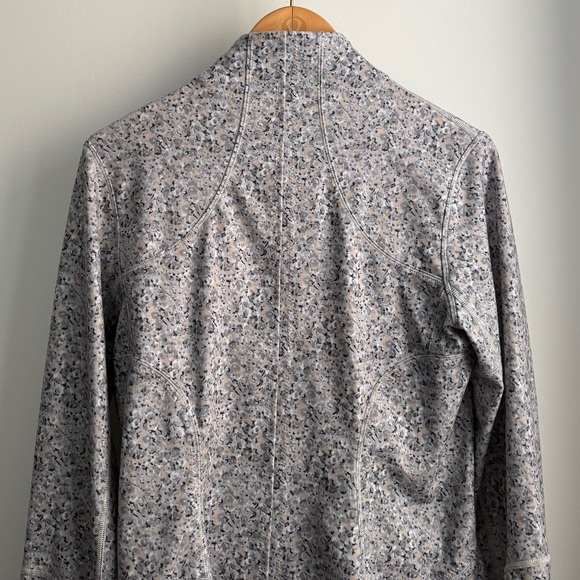 lululemon forme jacket - Picture 4 of 16